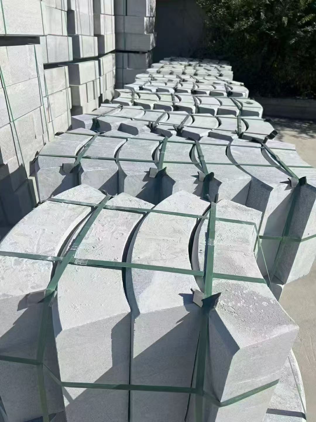 唐山 芝麻灰弧形路沿石