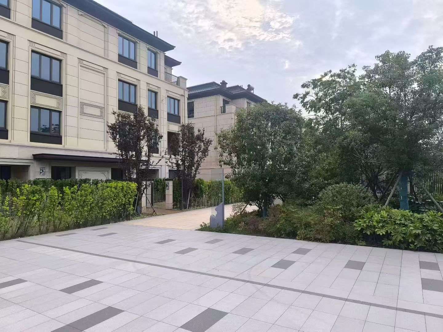 唐山 芝麻白与芝麻白搭配铺装，尺寸1200*600