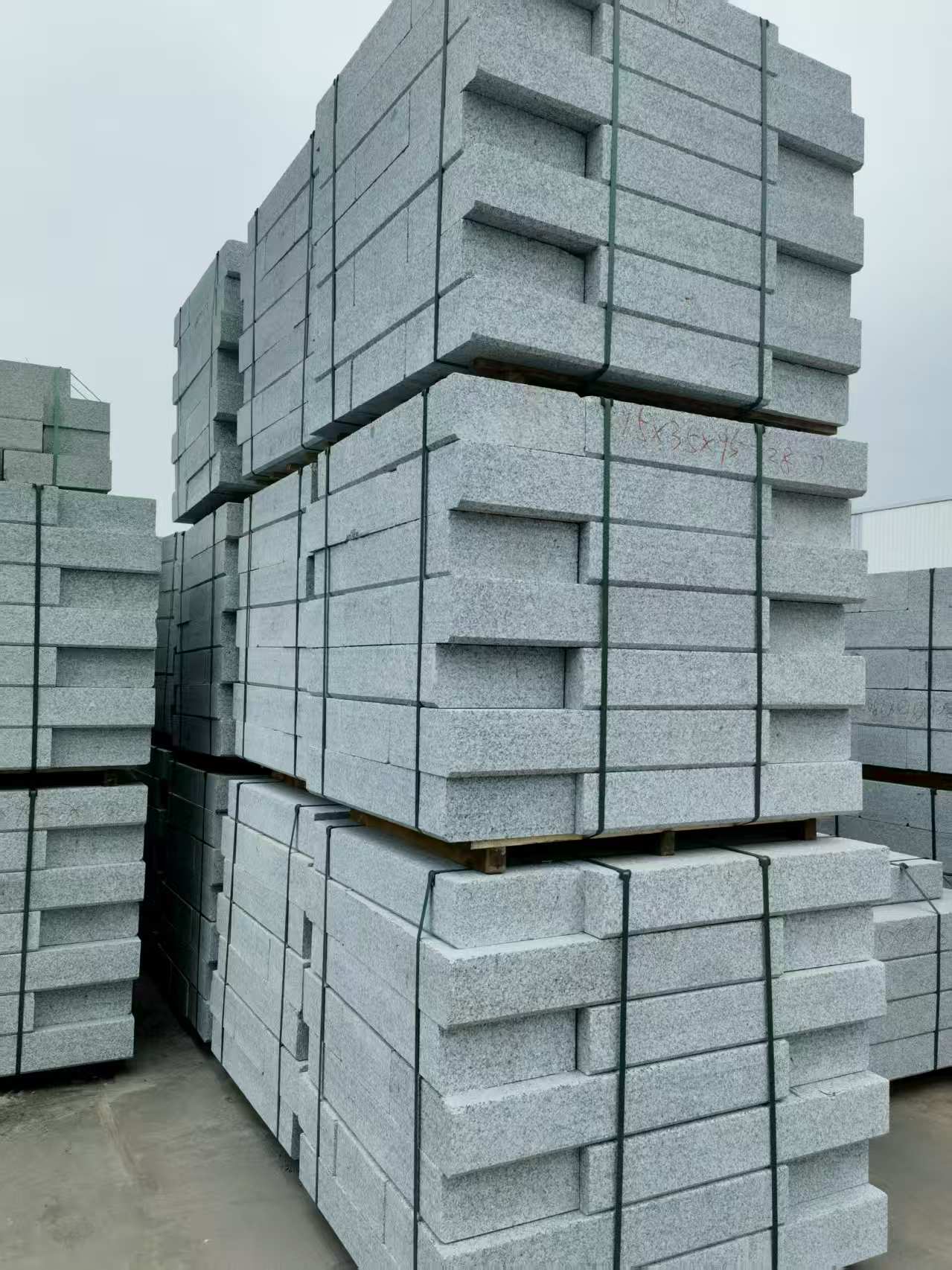 唐山 路沿石，板板正正的路沿石