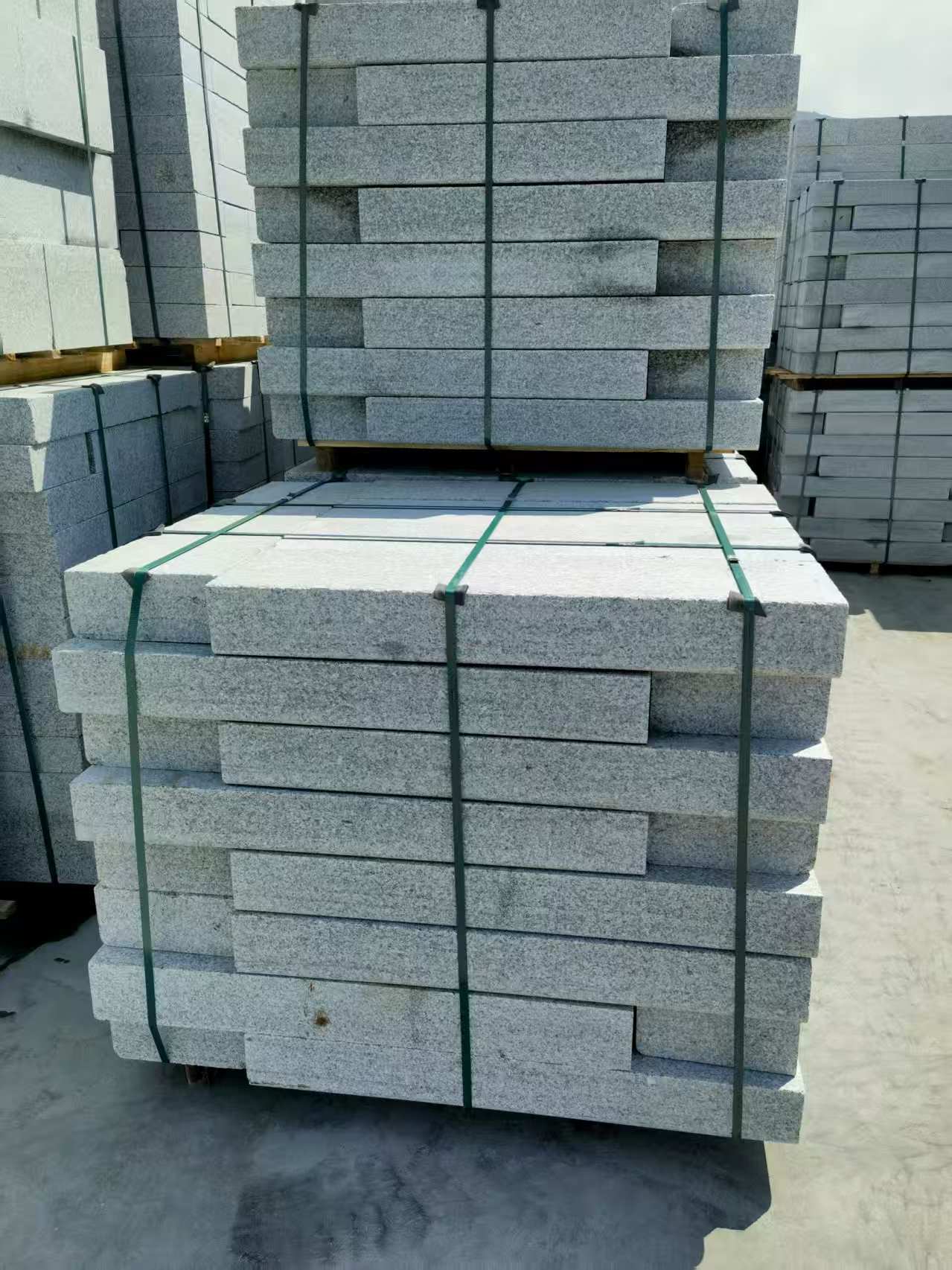 唐山 芙蓉白花岗岩路沿石、平石尺寸标准，色泽均匀