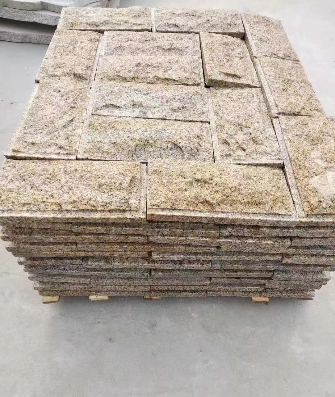 唐山黄锈石蘑菇石